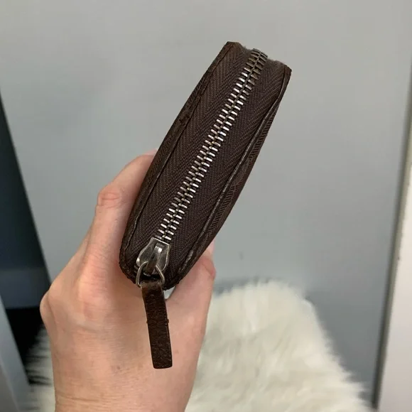 Authentic brown Gucci zippy wallet - Picture 5 of 17